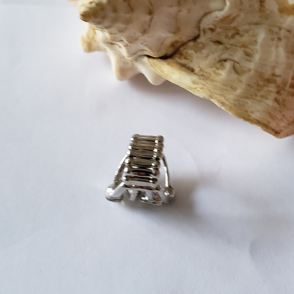 ❗5/$10❗  Elegant Silver and Green Gemstone Ring - Picture 3 of 3